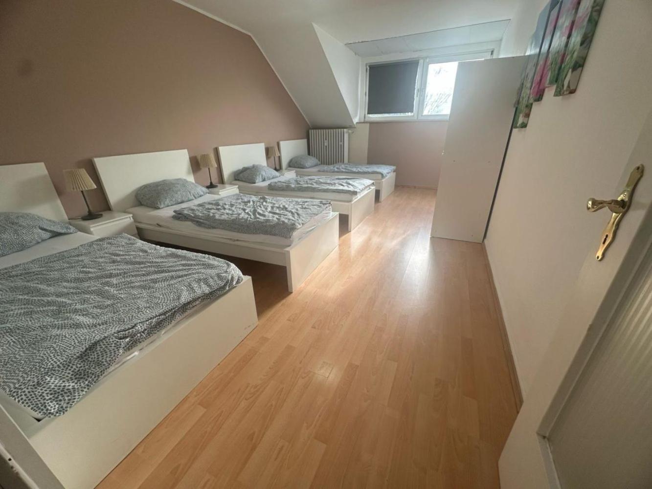 Ferienwohnung Neuss Esterno foto