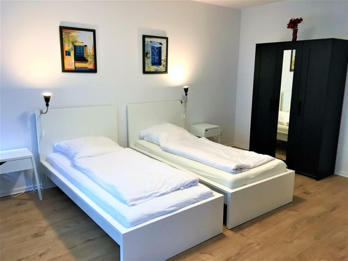 Ferienwohnung Neuss Esterno foto